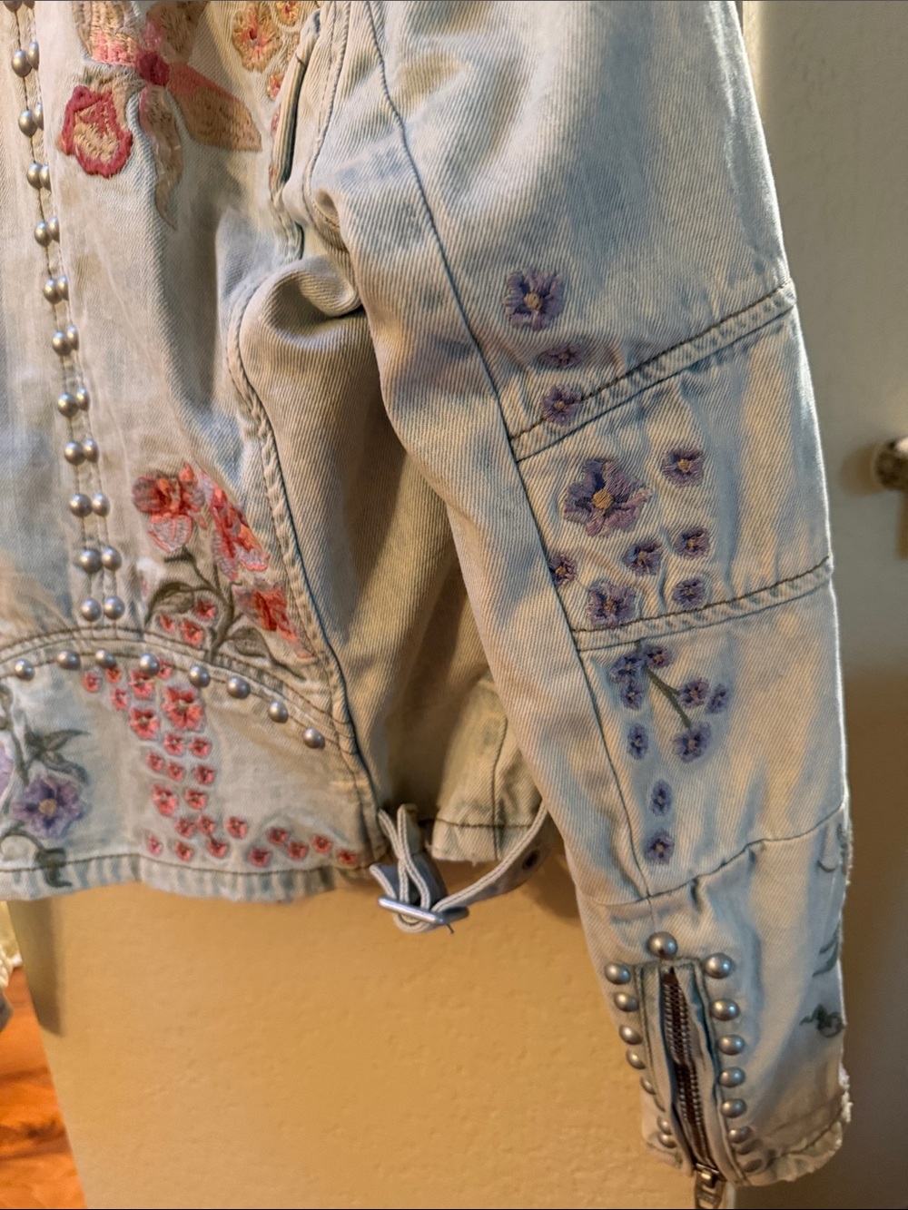 Blank NYC Light Wash Embroidered Floral Moto Jacket - Picture 16 of 17